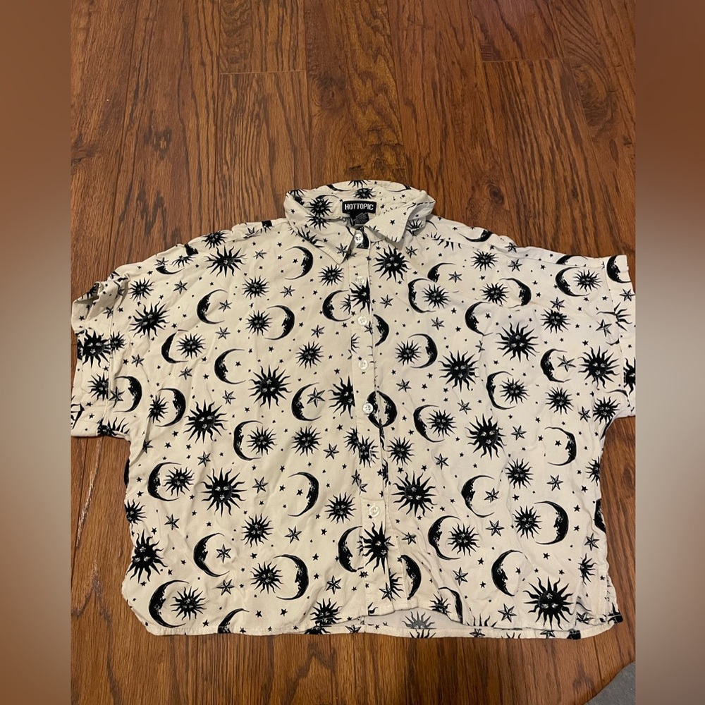 Hot topic button up